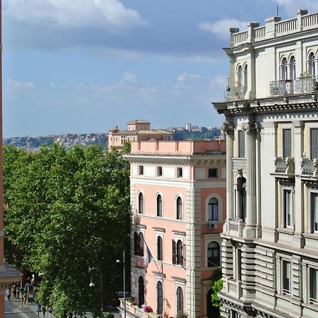 Hotel Le Petit Real à Rome Extérieur photo