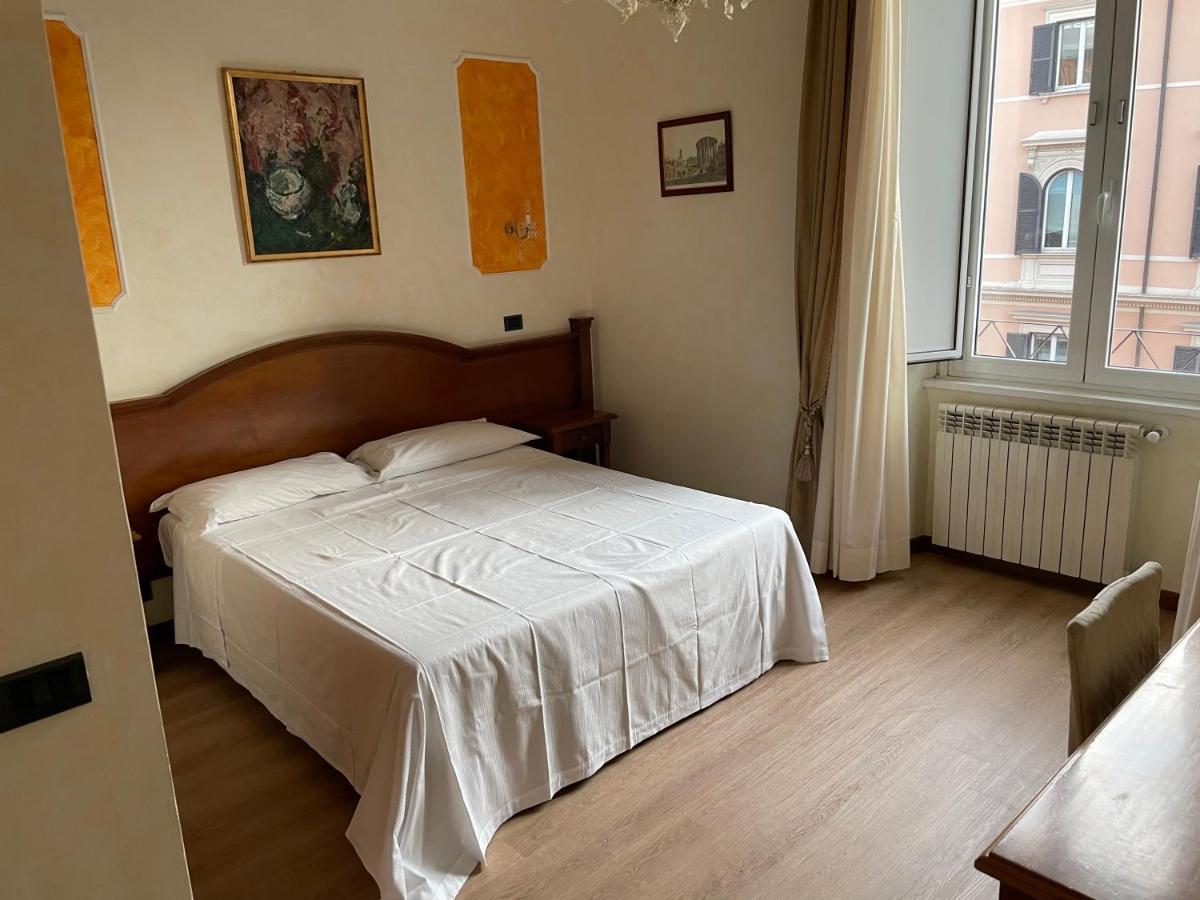 Hotel Le Petit Real à Rome Extérieur photo