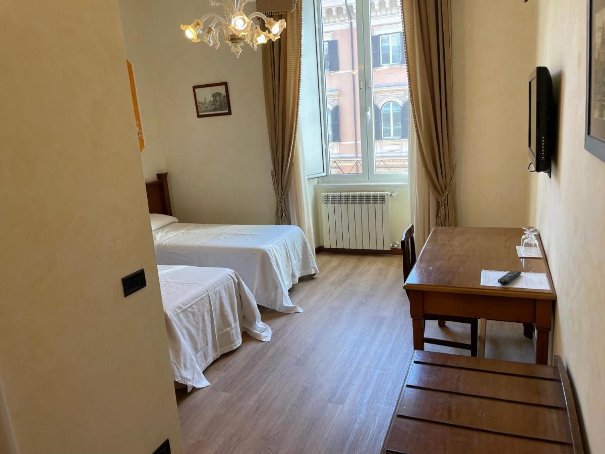 Hotel Le Petit Real à Rome Extérieur photo