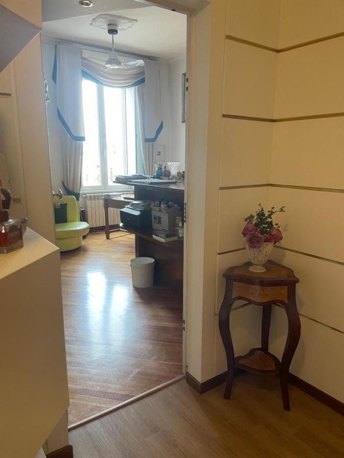 Hotel Le Petit Real à Rome Extérieur photo